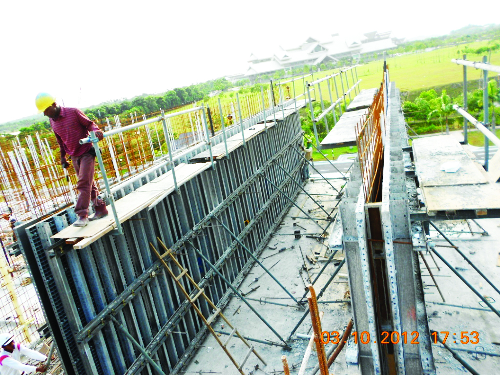 DSCN2935 FORMWORK SHEAR WALL