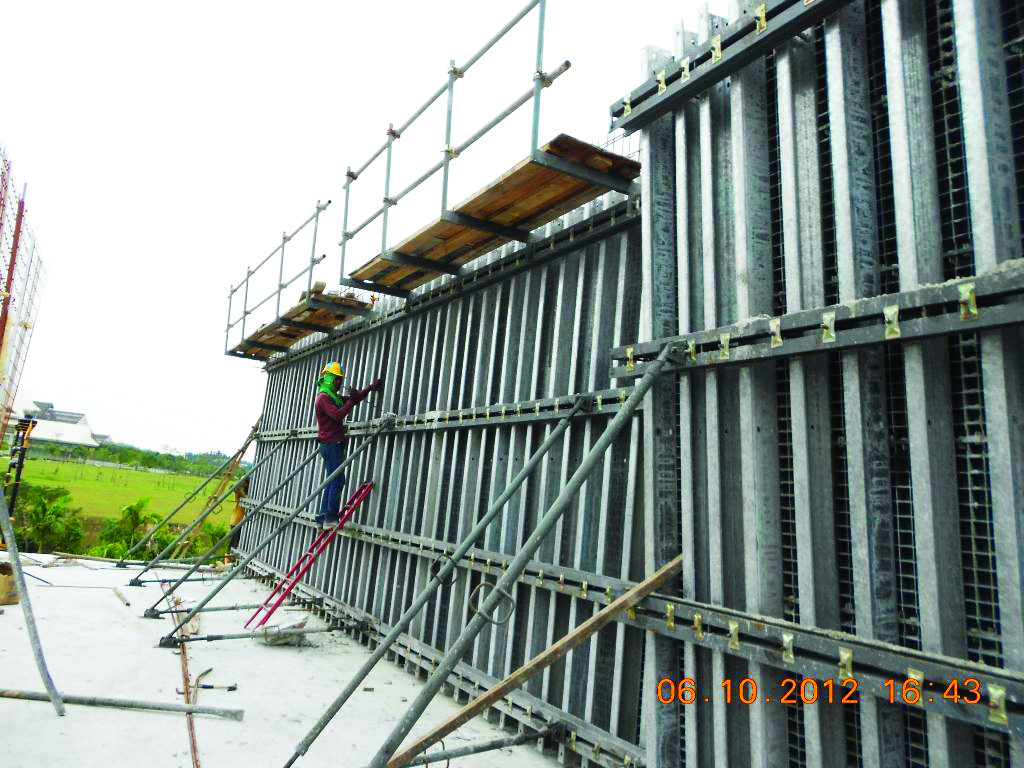 DSCN3041 FORMWORK SHEAR WALL